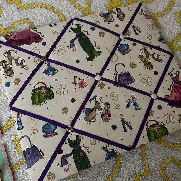 Fashion-Themed Memo Board with Accessories - Picture 5 of 11